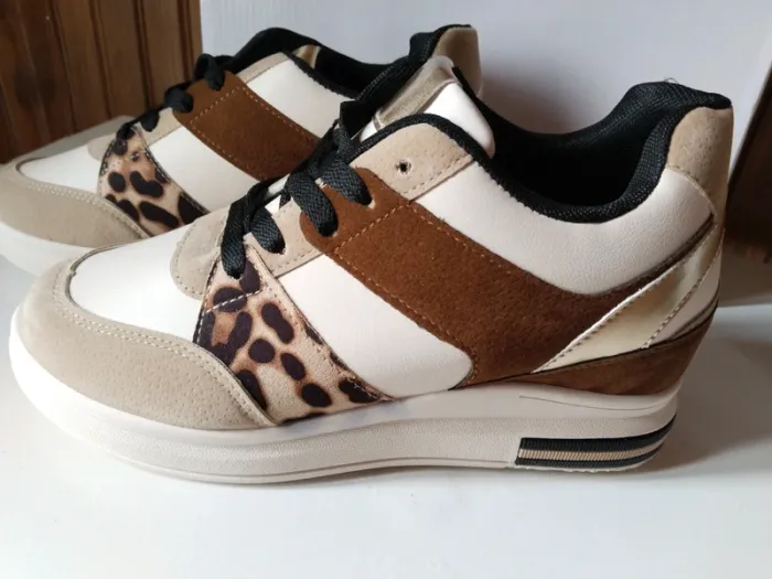 Magnifique paire de baskets compensées femme pointure 40 - photo numéro 3
