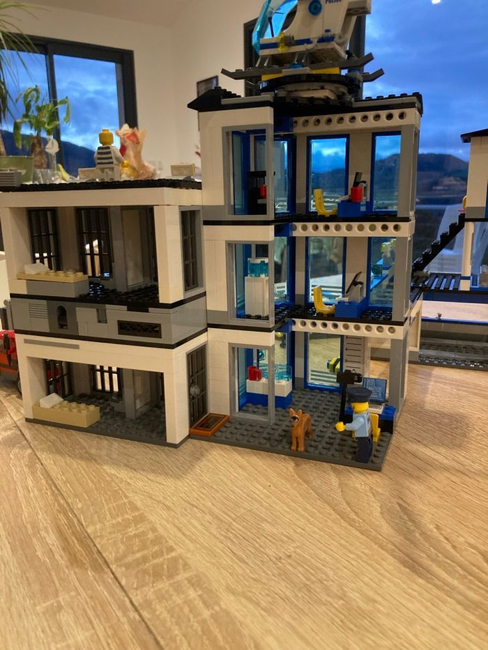 Lego 60141 Le commissariat de police - photo numéro 2