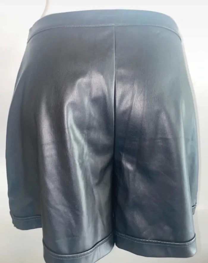 Short taille haute simili cuir - photo numéro 3