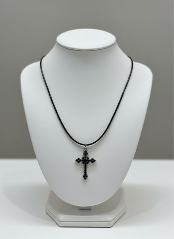 Collier pendentif croix ornée de strass