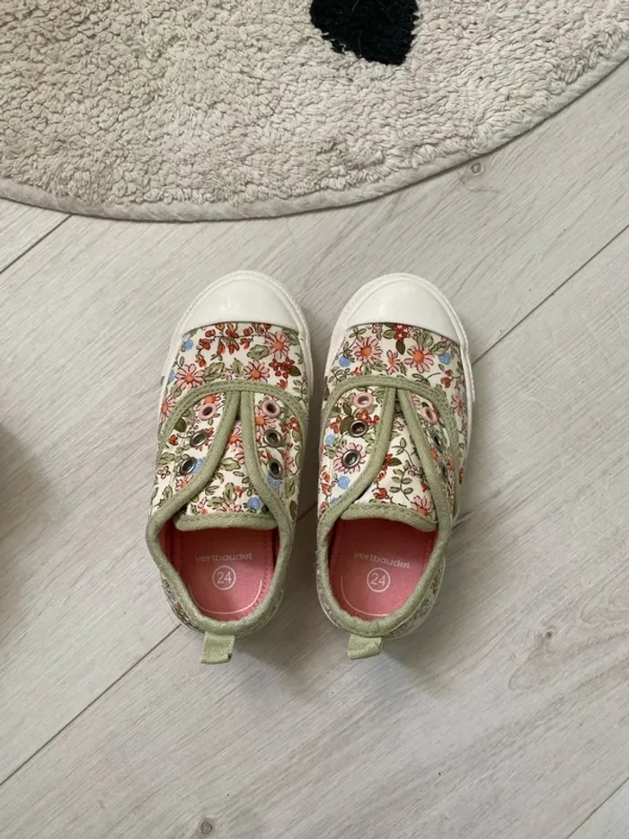 Chaussures en toile fleuries