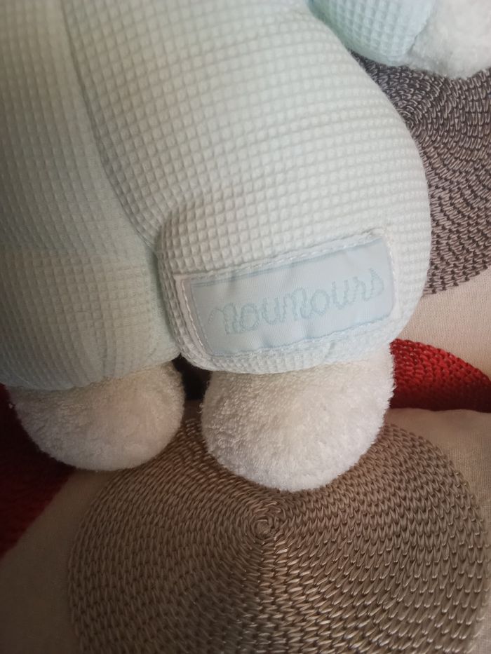 Doudou lapin Nounours vert clair proche bleu clair vichy rose blanc nez brodé marron tissu  nid d'abeilles et éponge blanc  bouclettes  blanches grelot hochet d'occasion - photo numéro 10