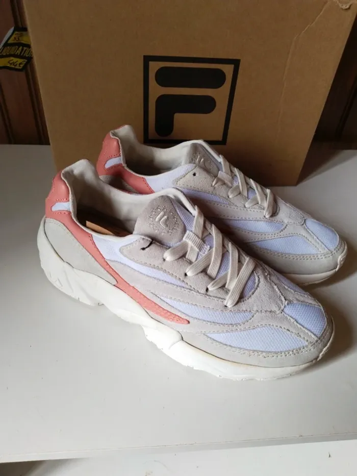 Superbe paire de baskets sneakers neuves marque Fila pointure 39 - photo numéro 5