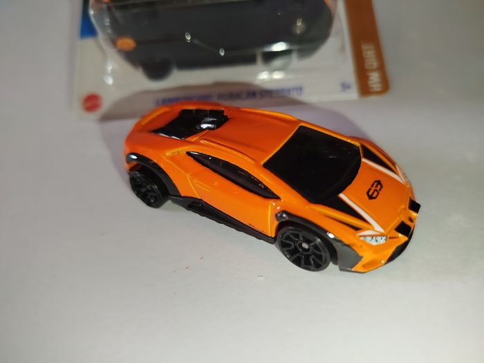 Hot Wheels Lamborghini Huracán Sterrato 2024 - photo numéro 2