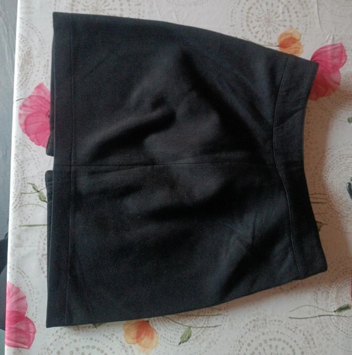 Jupe noire daim - photo numéro 2