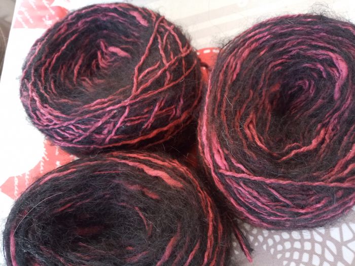 Lot de 3 petites Pelotes Fantaisies Tons Noirs et Prunes (230g) - photo numéro 2