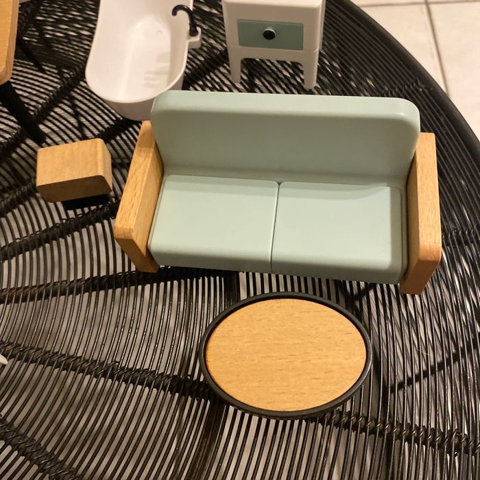 Lot meubles en bois pour poupées - photo numéro 6