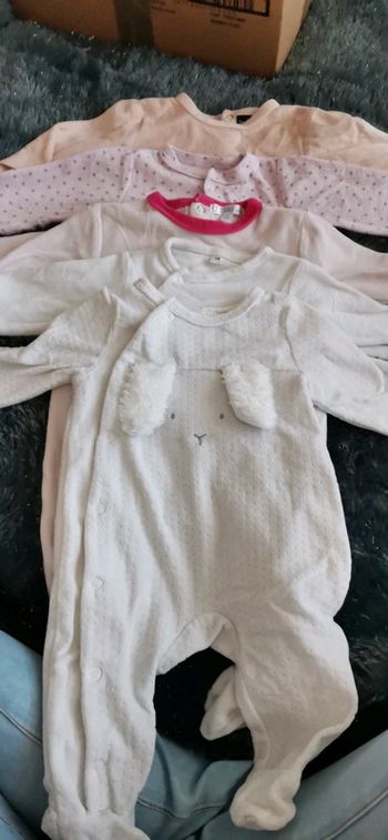 Lot 5 pyjamas