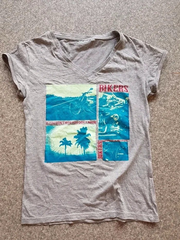 T-shirt homme taille M
Très bon état