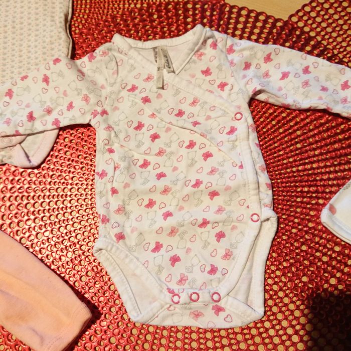 lot 5 bodies et pyjamas 0 à 1 mois - photo numéro 2