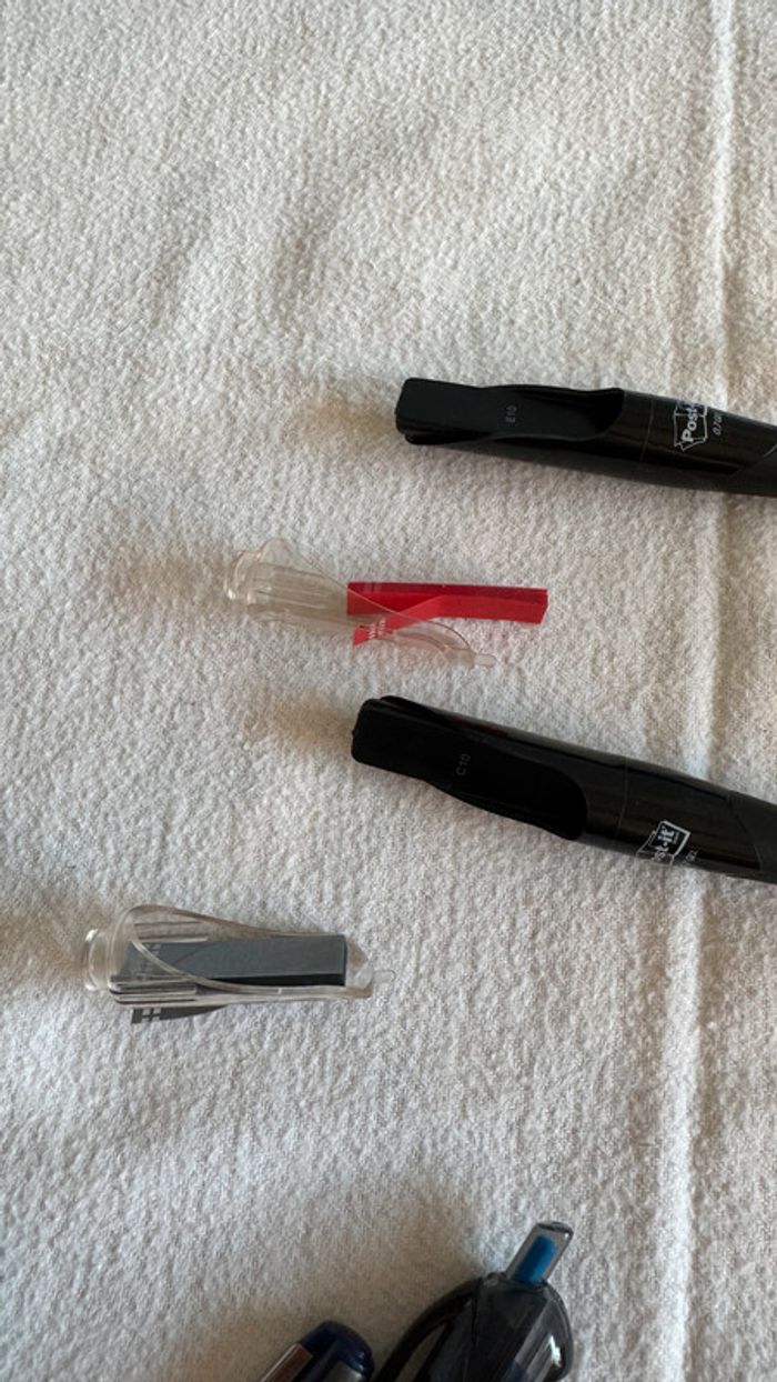 Ensemble de 2 stylos à gel avec des post it (noir, et rouge) - photo numéro 5