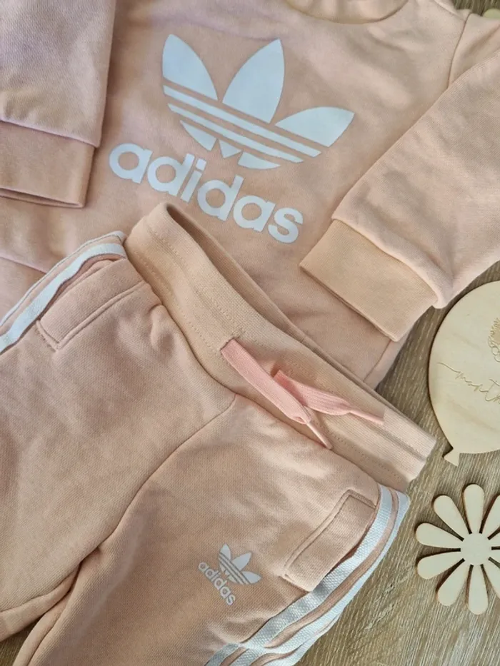 Survêtement sweat et pantalon rose Adidas bébé fille 6 mois - photo numéro 2