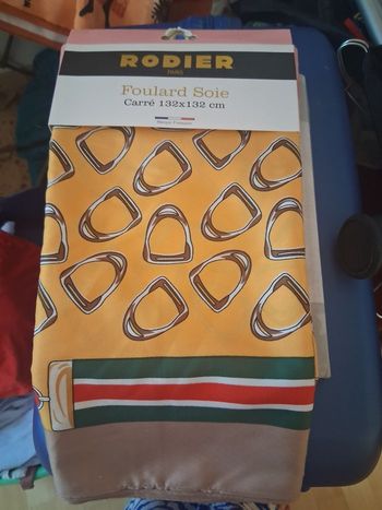 Foulard neuf soie