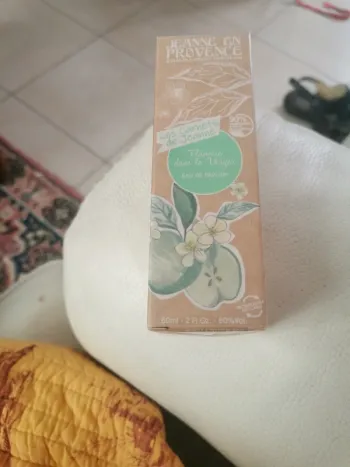 Eau de parfum Flanerie dans le verger de Jeanne en Provence