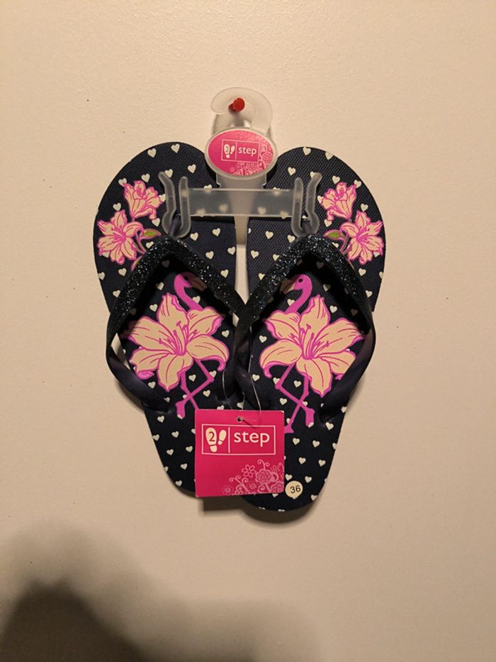 Paire de tongs fille taille 36