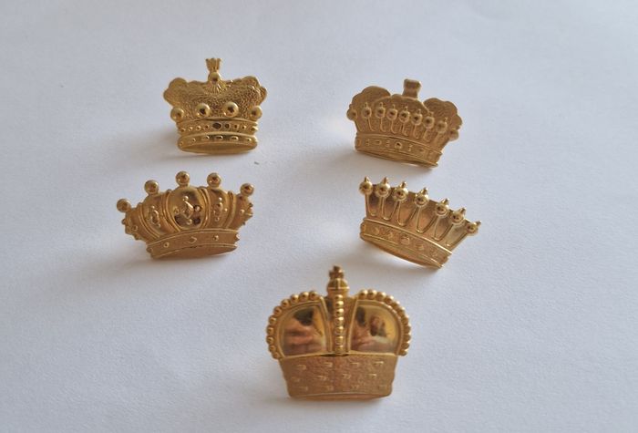 Lot de 5 Pin's Vintage Forme Couronnes Dorées Royales - photo numéro 2