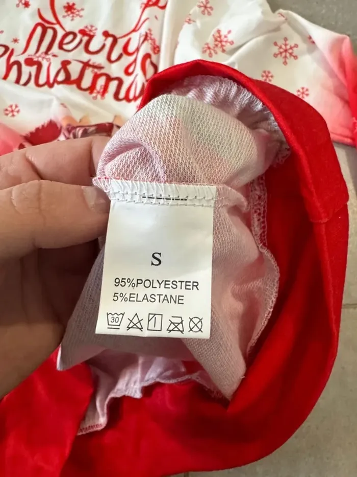 Haut à capuche merry christmas, taille S, très bon état - photo numéro 3