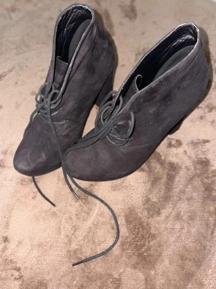 Bottines à talons à lacets femme taille 36 noires en très bon état - photo numéro 3