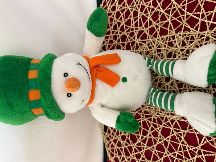 Peluche bonhomme de neige Banque CREDIT AGRICOLE blanc vert 44 cm - photo numéro 2