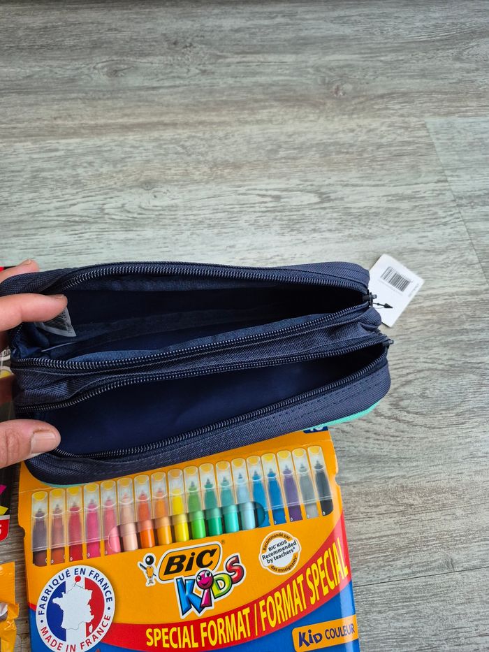 Lot fournitures scolaires stylos crayon trousse règle colle gomme etc - photo numéro 5