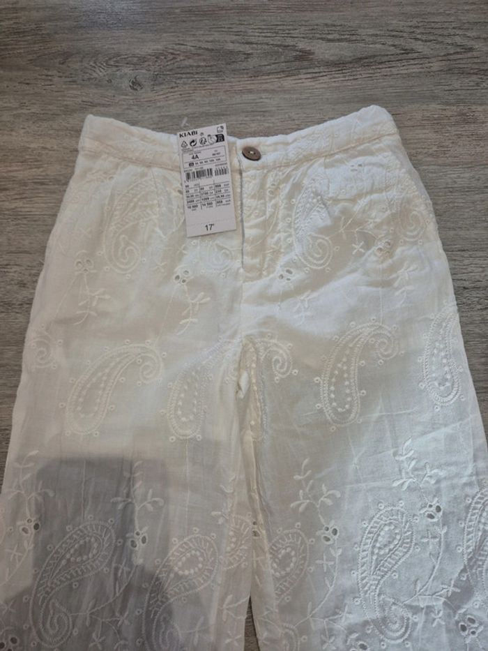 Pantalon blanc avec broderie anglaise - photo numéro 2