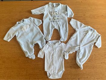 Lot 3 genouillères + 1 body naissance