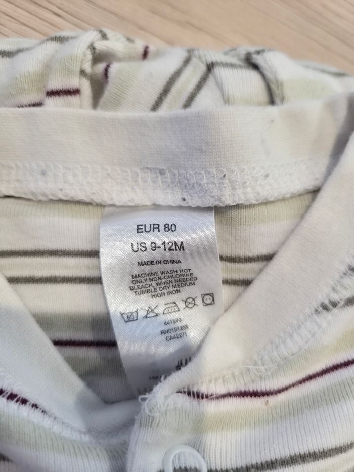 Pyjama une pièce ouverture sur l'avant par boutons pressions, H&M, 9-12 mois 80 cm - photo numéro 3