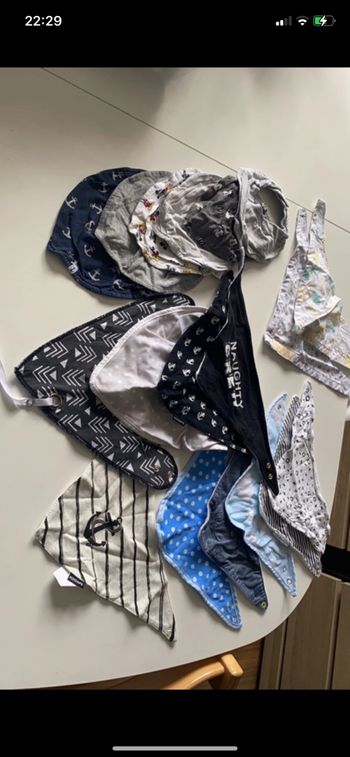 Lot 18 bandanas bébé