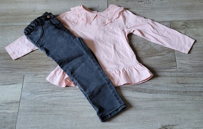 Ensemble t-shirt manches longues col Claudine et jeans taille 36 mois