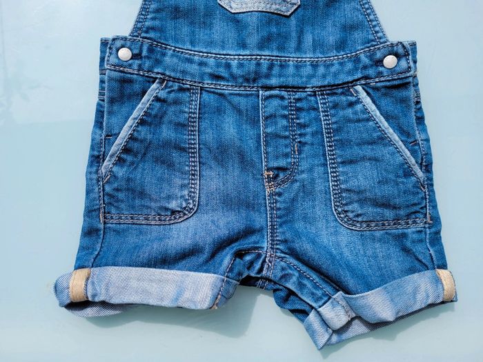Très jolie salopette short jeans Obaïbi, 6 mois (26) - photo numéro 3