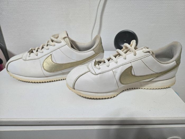 Basket cortez nike blanche et doré