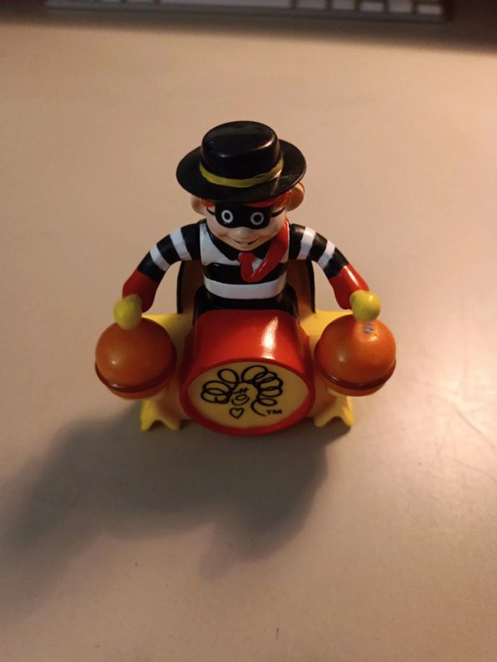 1 figurine hamburglar RARE McDonald's 1993. Hamburglar fait de la batterie sur des hamburgers - photo numéro 5