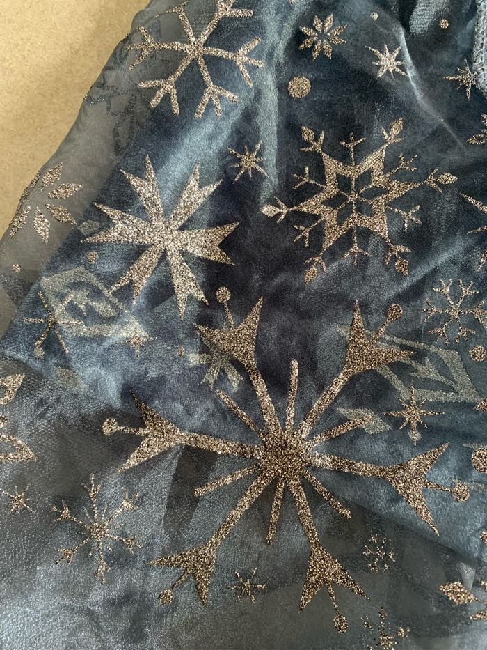 Jolie robe avec cape Reine des neiges 8 ans - photo numéro 2