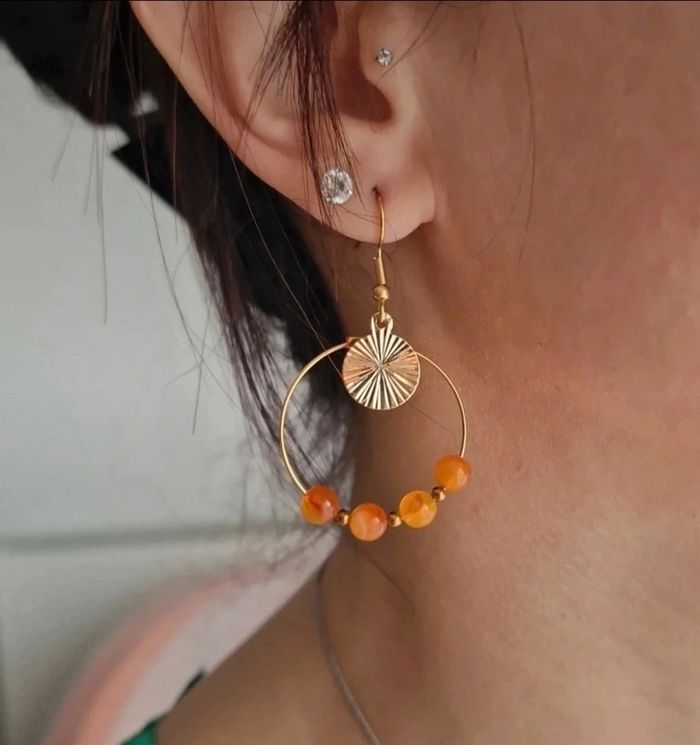 Boucle d'oreille créole perle orange - photo numéro 3