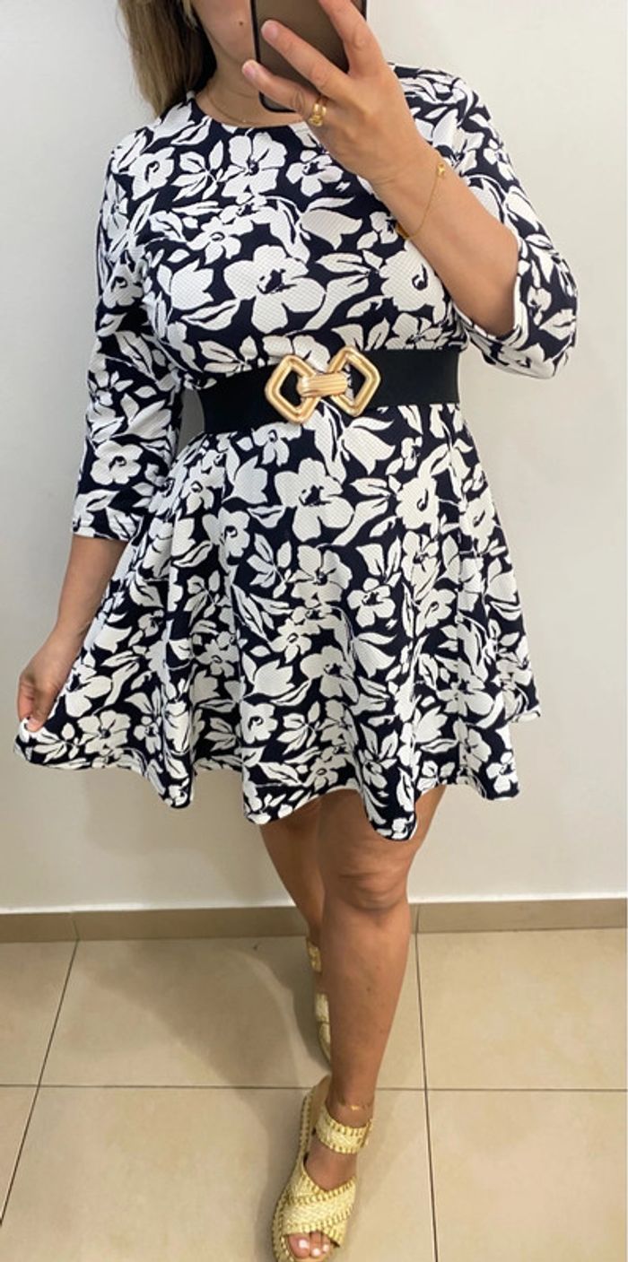 Petite Robe Imprimée Fleurs Taille M - photo numéro 4
