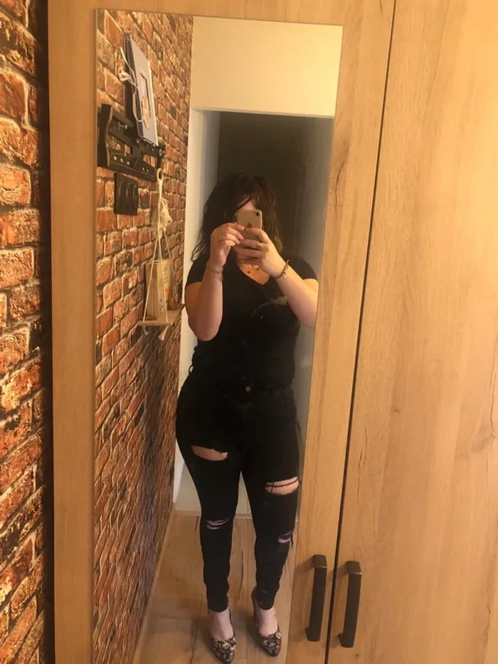 Jean a trou mis une fois - photo numéro 5