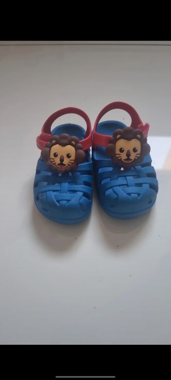 Chaussure sandale bébé taille 19