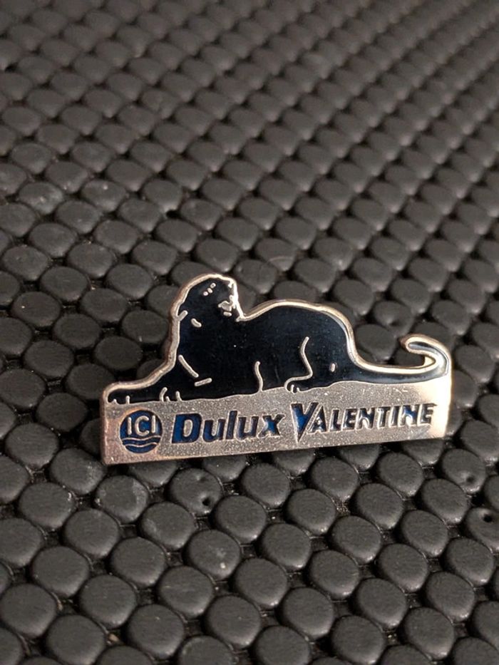 Pin's panthère noire Dulux Valentine Peinture