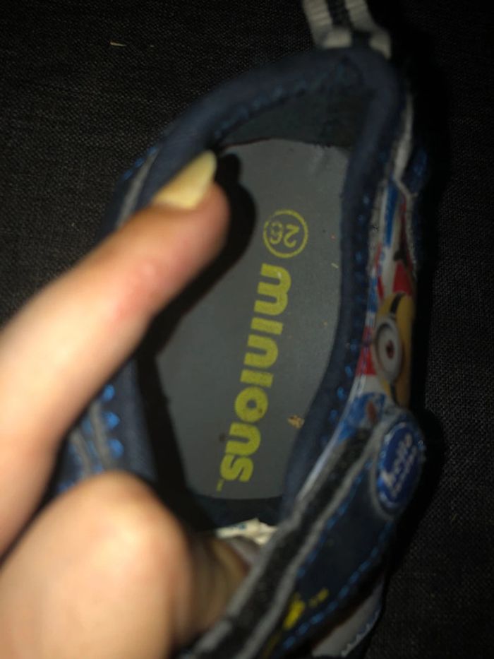 Sandale / taille 26 / minions - photo numéro 4
