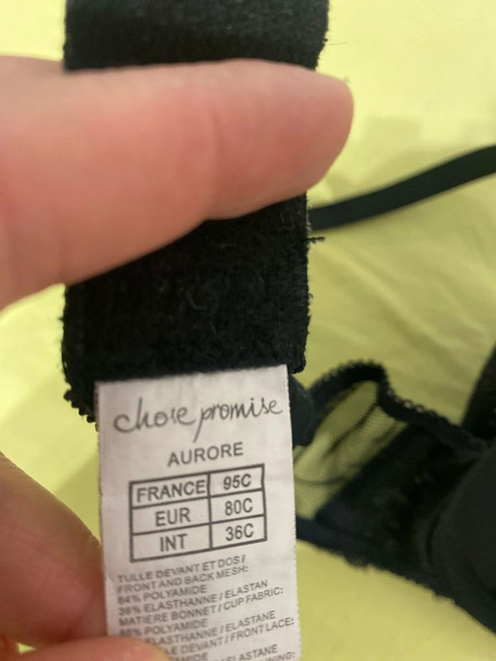 Soutien-gorge, noir et rouge, 95 C - photo numéro 4
