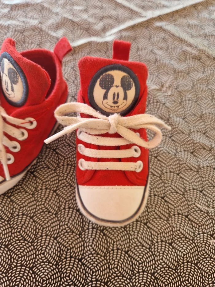 Chaussures bebe Mickey rouges trop stylees - photo numéro 3