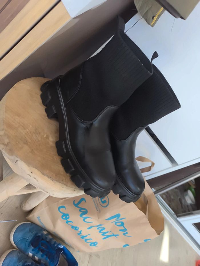 Paire de boots noires - photo numéro 13