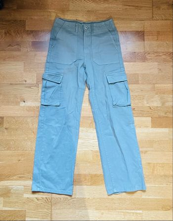 Magnifique cargo vert kaki avec des proches sur le côté de taille 34 (XS)