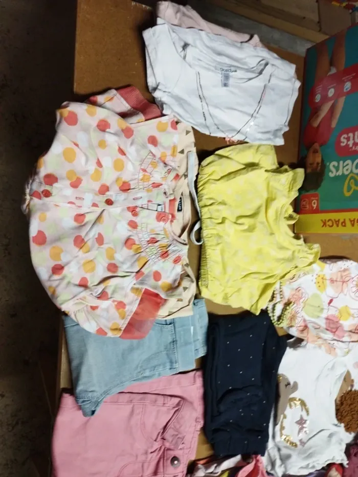 Lot petit prix de plus de 60 vêtements fille 24 mois - photo numéro 2