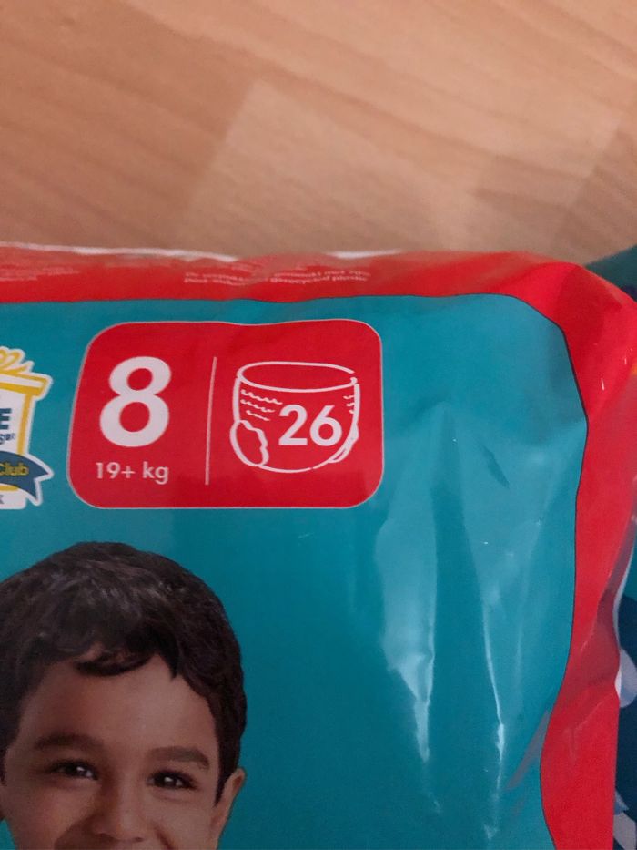 Couches Pampers taille 8 culotte pants