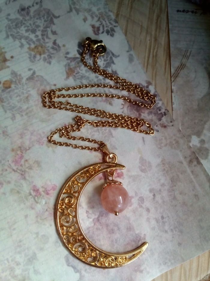 Collier lune filigranée et pierre de lune orangée - photo numéro 2