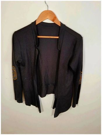 C32 cardigan noir 16 ans