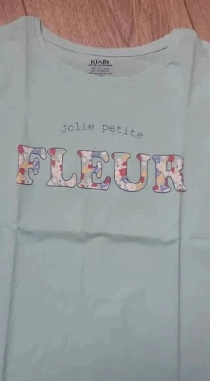 Tee-shirt MC kiabi "jolie petite fleur" 10 ans neuf jamais porté - photo numéro 2