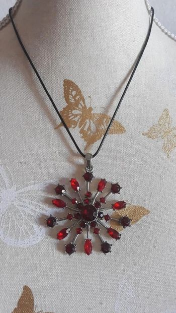 Lot de 3 colliers très bon état