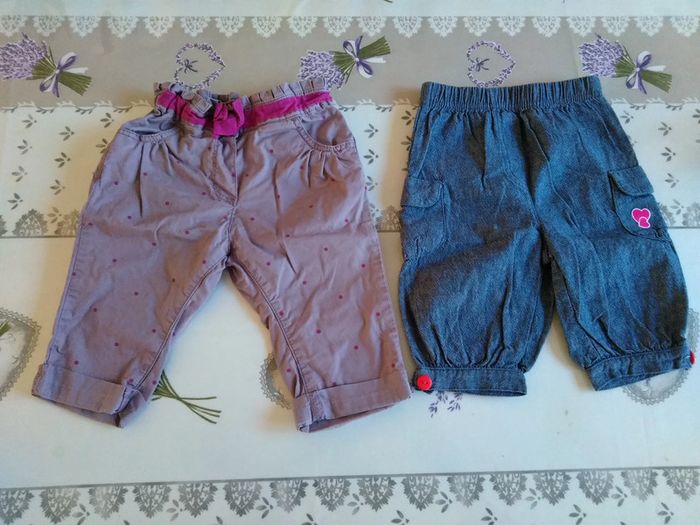 2 pantalons légers, taille 6 mois (1obaibi, 1 sans marque)